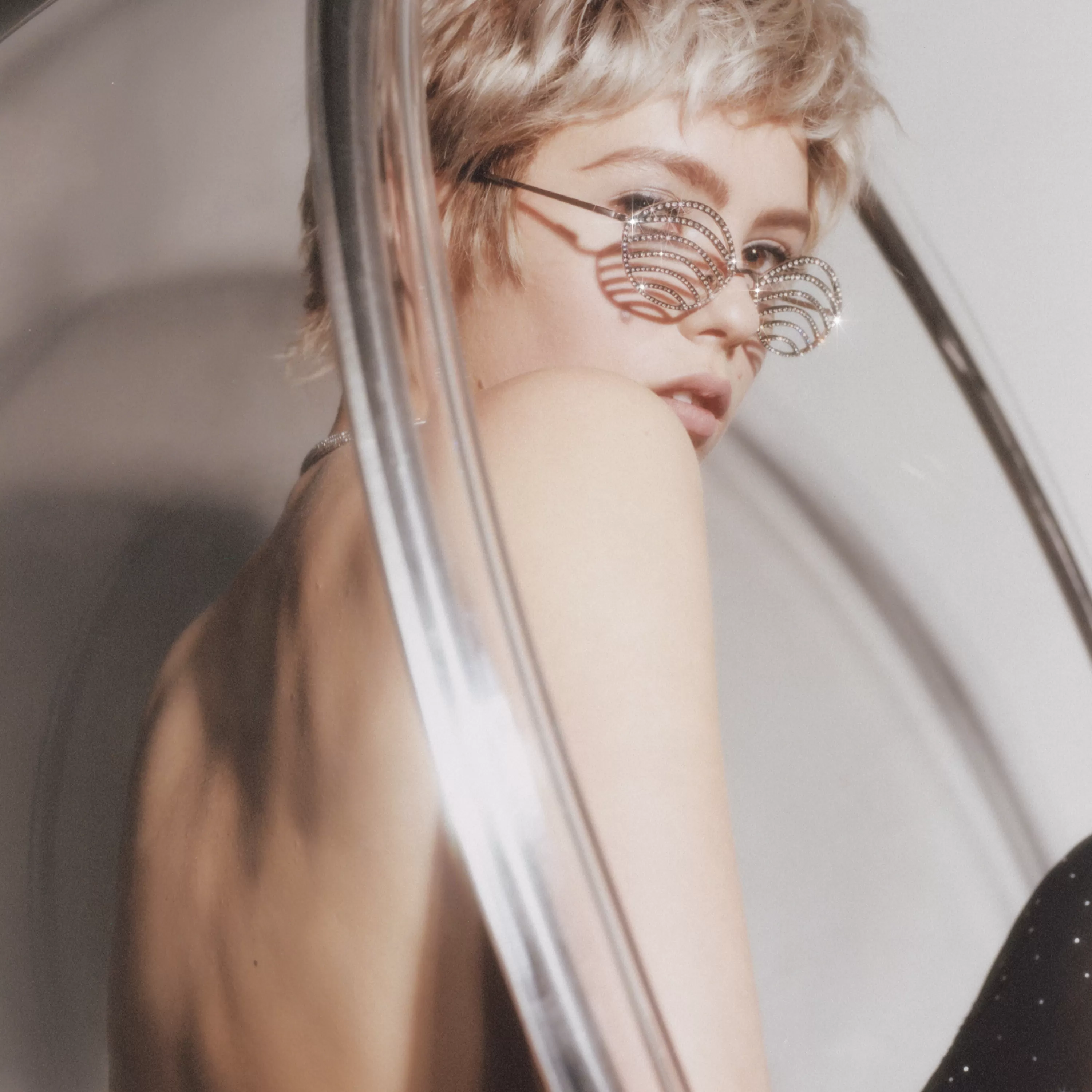 LINDA FARROW (U.K.) IT Girl' with Crystals, Oversized Sunglasses in White | NUE STUDIO x LINDA FARROW