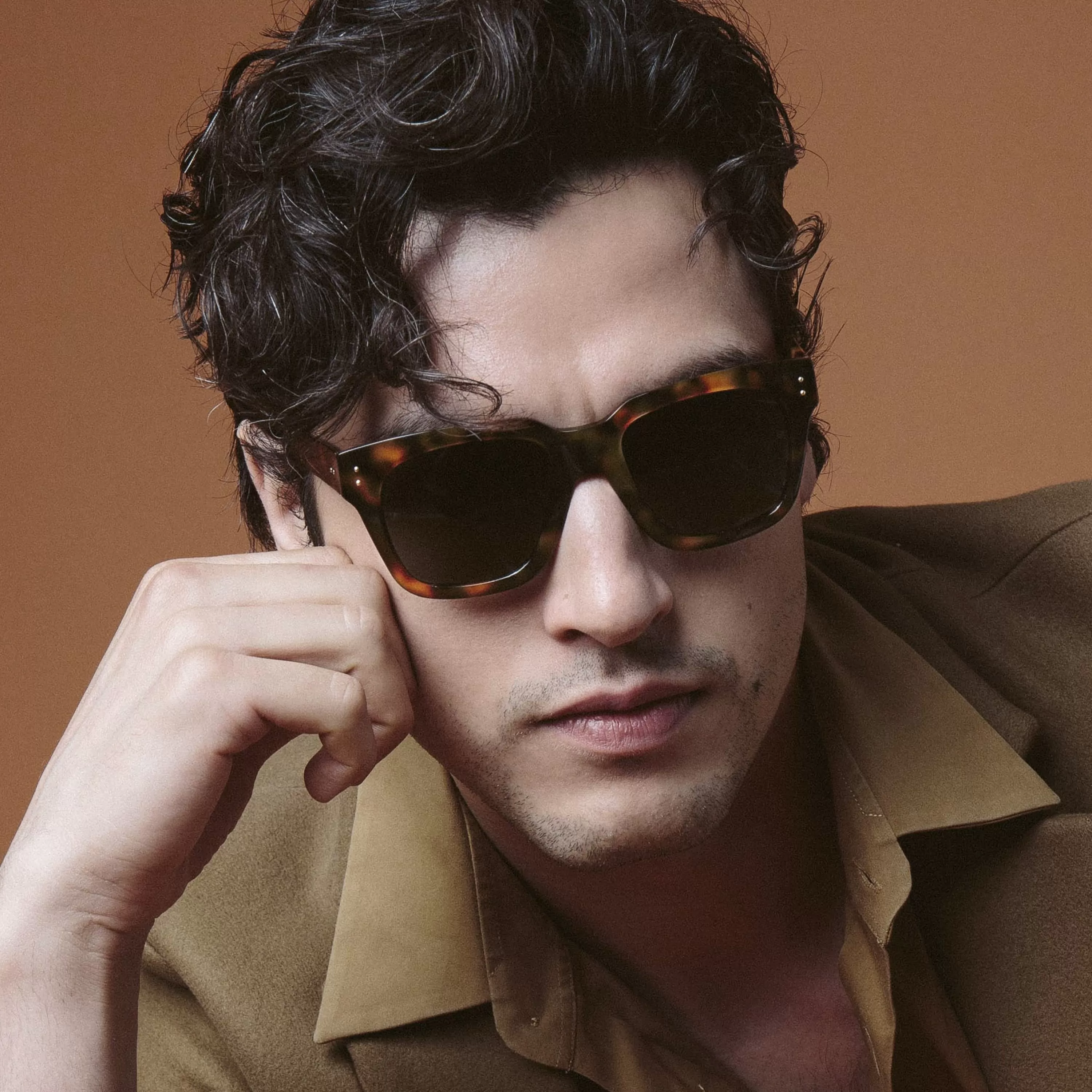 Linda Farrow The Max | D-Frame Sunglasses in Green / Tortoiseshell Frame (C95)